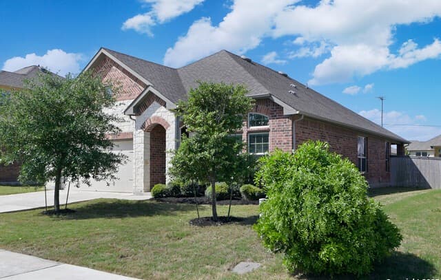 3-bedroom rental at 5013 Arrow Ridge in Schertz, TX — photo 2
