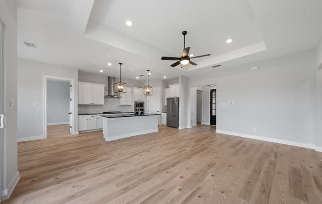 3-bedroom rental at 204 Azalea Aly in Castroville, TX — photo 5