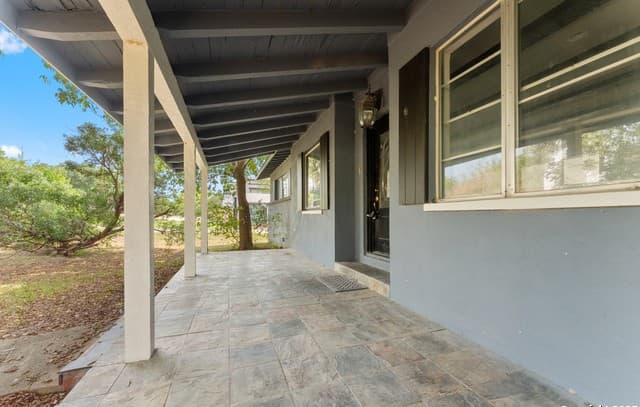 3-bedroom rental at 1100 Garraty Rd in Terrell Hills, TX — photo 5