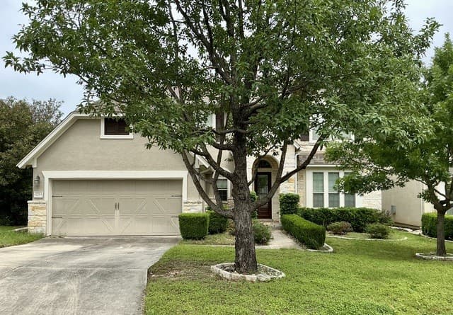 5-bedroom rental at 17922 Maui Sands in San Antonio, TX — photo 1