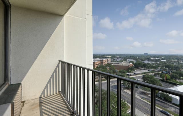 2-bedroom rental at 7701 Wurzbach Rd Unit 1402 in San Antonio, TX — photo 1