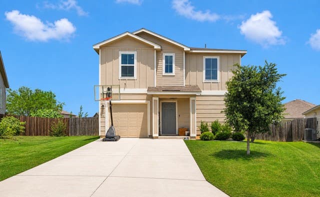 4-bedroom rental at 9570 Ranch Loop in San Antonio, TX — photo 1
