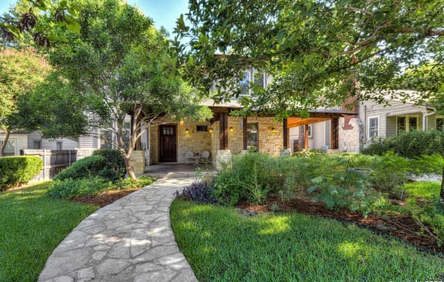 5-bedroom rental at 211 Inslee Ave in Alamo Heights, TX — photo 1