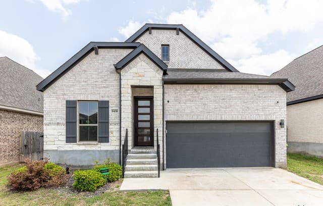 4-bedroom rental at 9438 Iron Keeper in San Antonio, TX — photo 1
