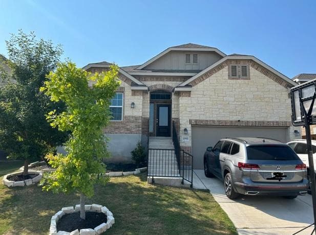 5-bedroom rental at 11911 Pitcher in San Antonio, TX — photo 1