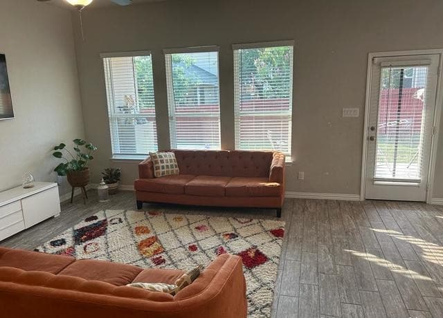 5-bedroom rental at 11911 Pitcher in San Antonio, TX — photo 4