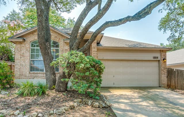 3-bedroom rental at 6014 Woodway Ct in San Antonio, TX — photo 1