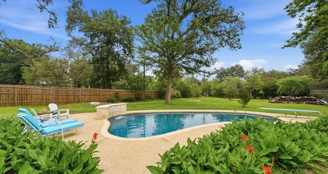 Home for sale at 10703 Bar X Trl in Helotes, TX — photo 2