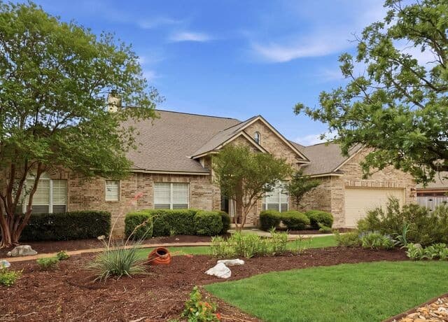 4-bedroom rental at 9406 Potters Point in Helotes, TX — photo 3