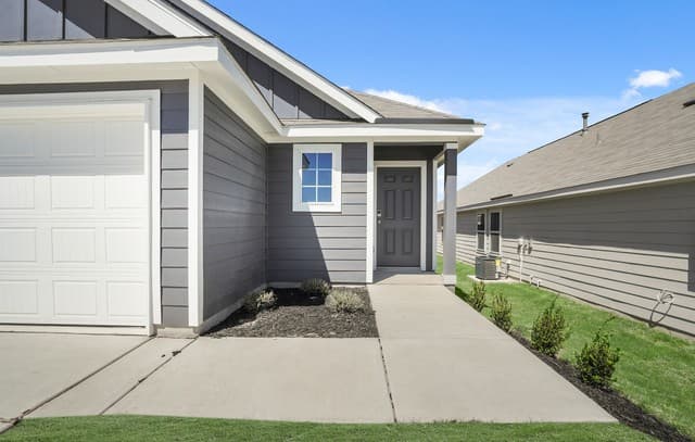 3-bedroom rental at 8535 Catnip Pass in Elmendorf, TX — photo 2