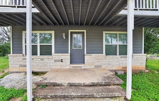 3-bedroom rental at 414 Medina Dr in Bandera, TX — photo 2