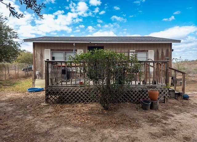 3-bedroom rental at 343 Bocawood Drive in Poteet, TX — photo 3