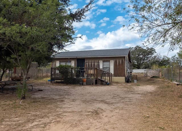 3-bedroom rental at 343 Bocawood Drive in Poteet, TX — photo 4