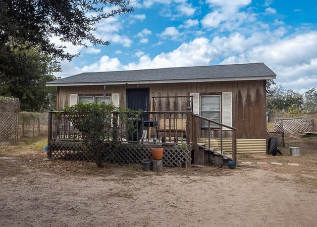 3-bedroom rental at 343 Bocawood Drive in Poteet, TX — photo 5