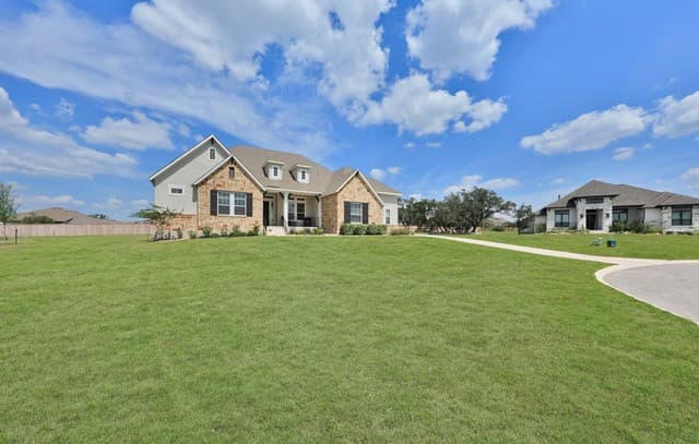 4-bedroom rental at 195 Piper in Castroville, TX — photo 2