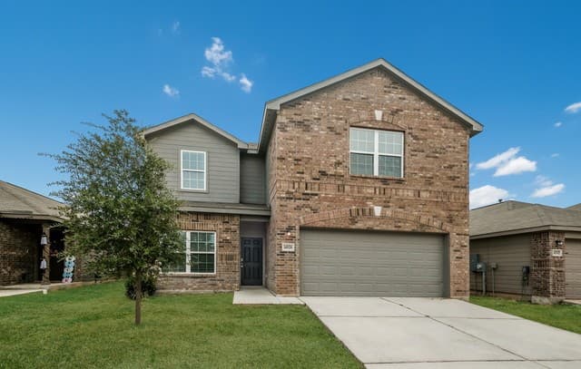 5-bedroom rental at 14926 Harbor Lndg in Von Ormy, TX — photo 2