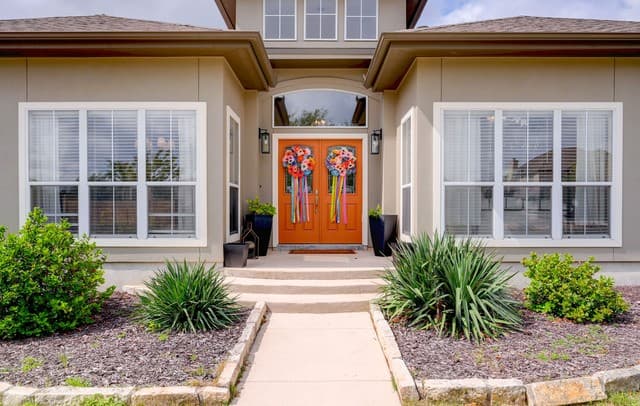 3-bedroom rental at 819 Flightline in Spring Branch, TX — photo 2