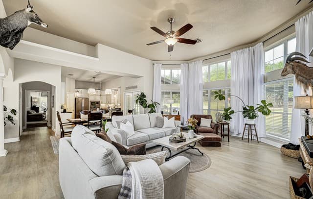3-bedroom rental at 819 Flightline in Spring Branch, TX — photo 3