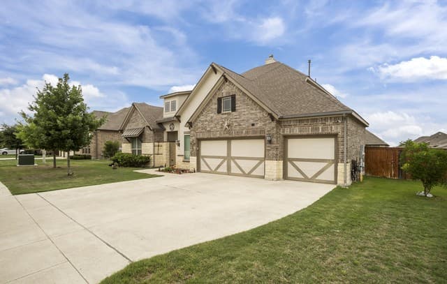 Home for sale at 6914 Hallie Hill in Schertz, TX — photo 2