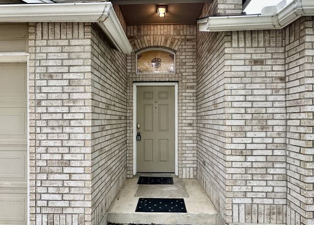 4-bedroom rental at 3304 Whisper Blf in Schertz, TX — photo 5