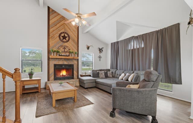 3-bedroom rental at 1002 Eagle Crest Dr in Floresville, TX — photo 5