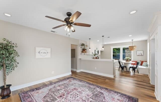4-bedroom rental at 312 Riddle St in San Antonio, TX — photo 4