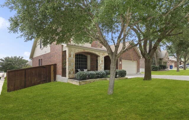 Home for sale at 201 Kensington in Cibolo, TX — photo 4