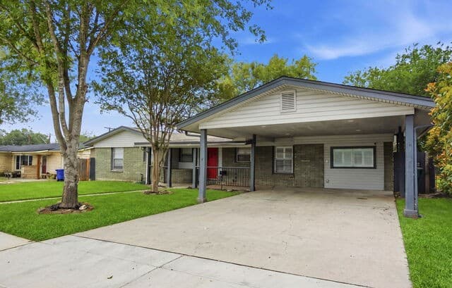 3-bedroom rental at 466 Sandalwood in San Antonio, TX — photo 2