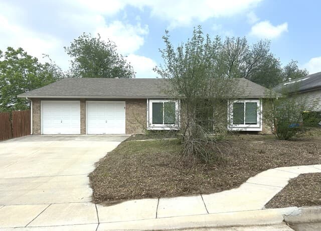 3-bedroom rental at 5022 Crestwood Dr in Schertz, TX — photo 2