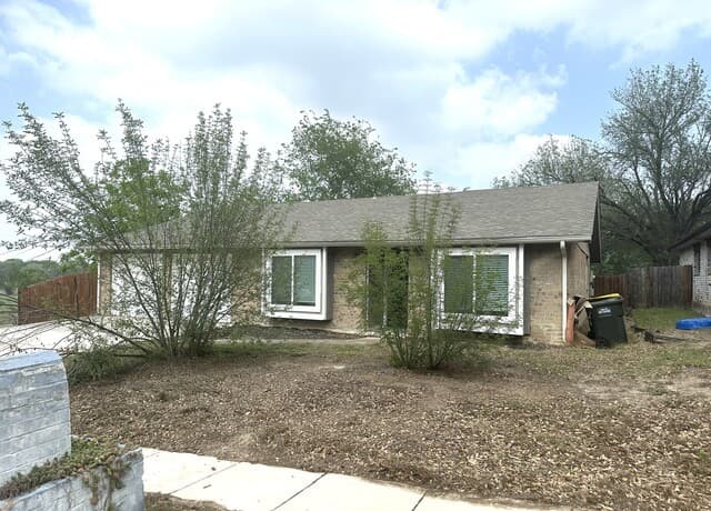 3-bedroom rental at 5022 Crestwood Dr in Schertz, TX — photo 3