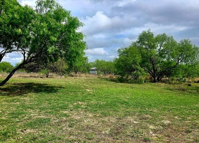 1-bedroom rental at 208 County Road 6847 in Lytle, TX — photo 2
