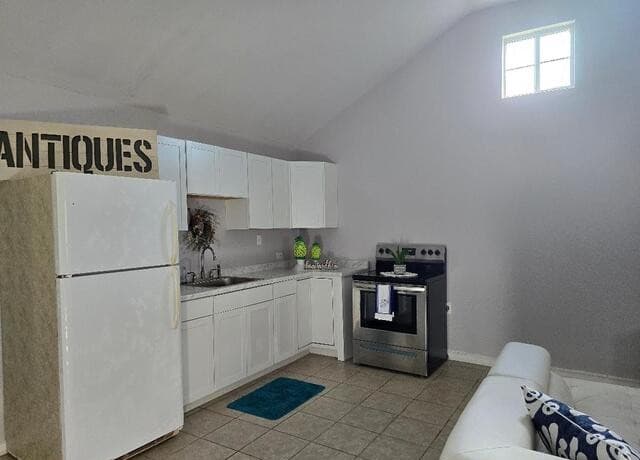 1-bedroom rental at 208 County Road 6847 in Lytle, TX — photo 3