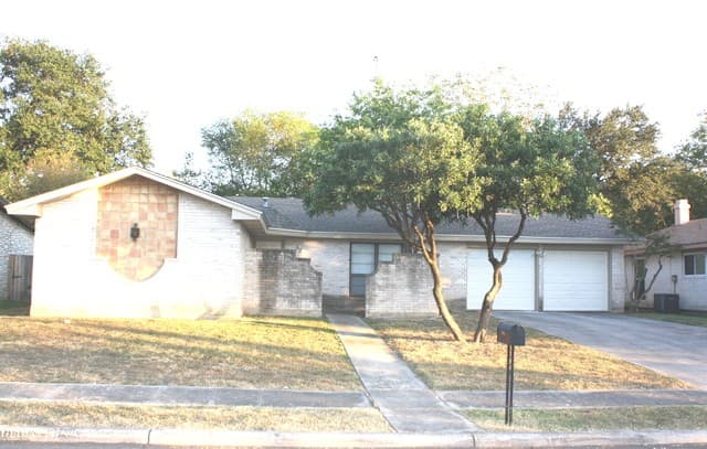 3-bedroom rental at 7006 Forest Moss St in San Antonio, TX — photo 1