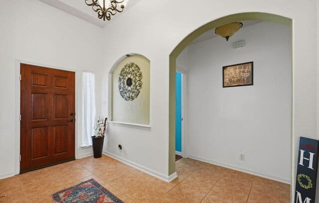 5-bedroom rental at 305 Hilton Dr in Cibolo, TX — photo 5