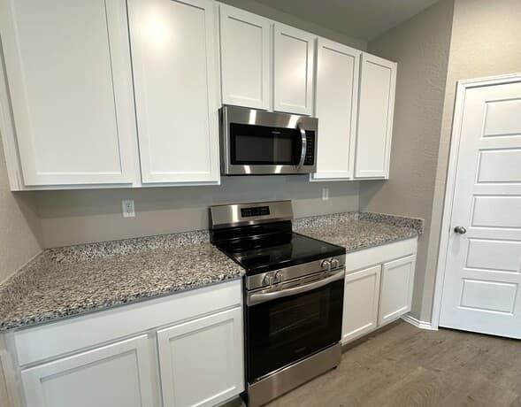 3-bedroom rental at 19907 Wyatt Earp Way in Lytle, TX — photo 5