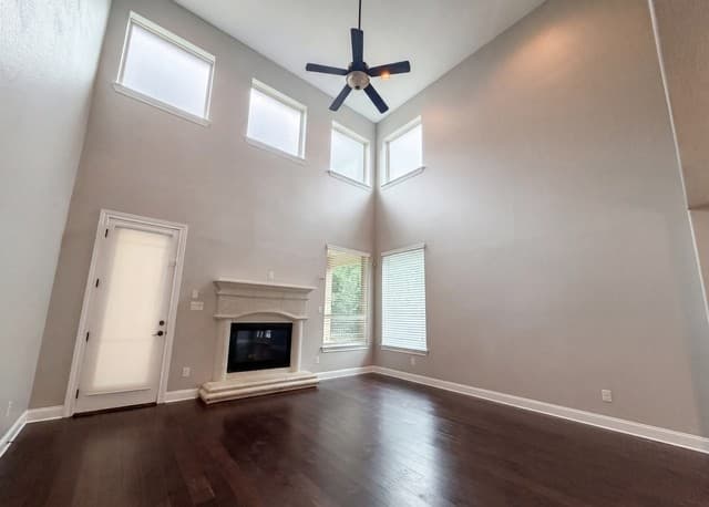 4-bedroom rental at 2711 Mossgrove Park in San Antonio, TX — photo 3