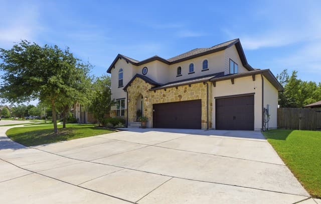 4-bedroom rental at 138 Cimarron Crk in Boerne, TX — photo 3
