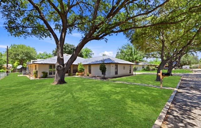 Home for sale at 901 Gentilz in Castroville, TX — photo 3