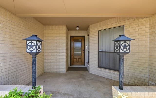 Home for sale at 901 Gentilz in Castroville, TX — photo 5