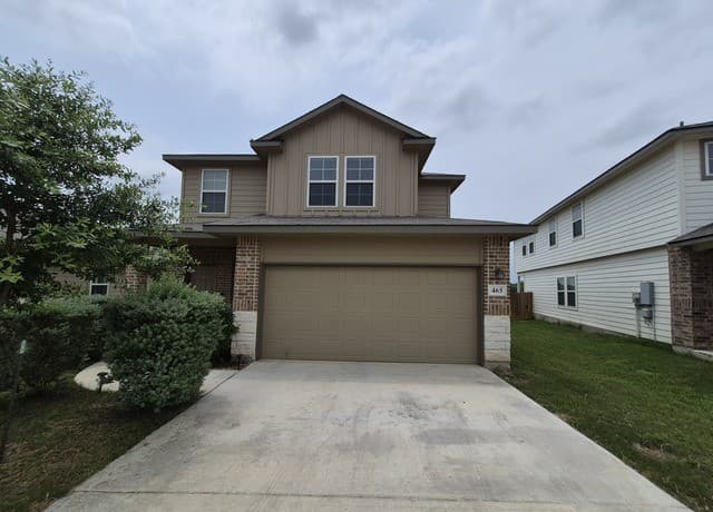 3-bedroom rental at 465 Middle Green Loop in Floresville, TX — photo 1