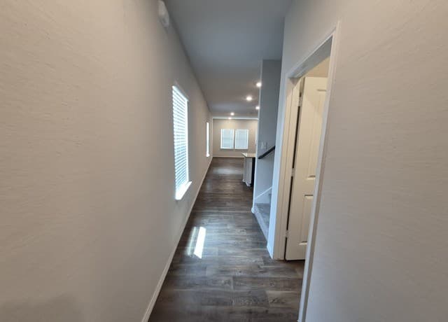 3-bedroom rental at 465 Middle Green Loop in Floresville, TX — photo 4
