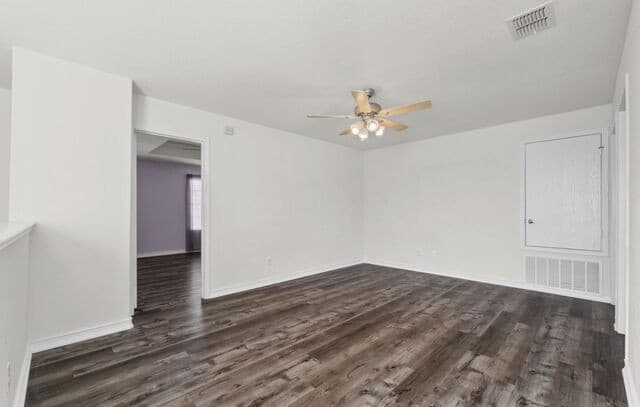 3-bedroom rental at 3814 Flyer Vis in San Antonio, TX — photo 5