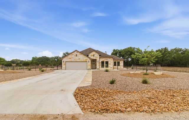 Home for sale at 326 Park Rd in Bandera, TX — photo 2