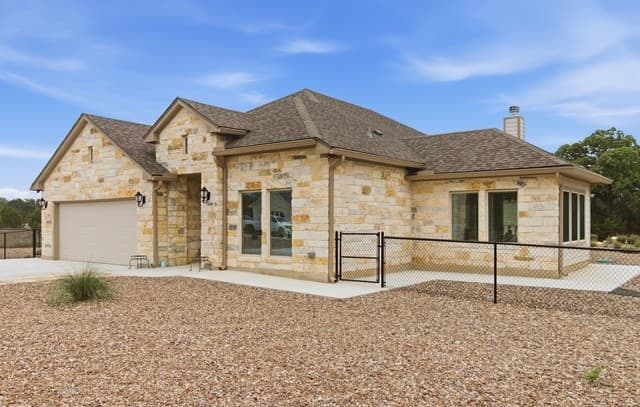 Home for sale at 326 Park Rd in Bandera, TX — photo 4