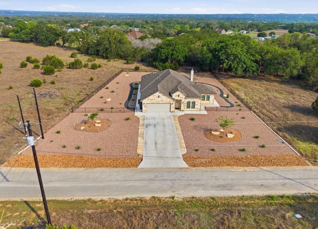 Home for sale at 326 Park Rd in Bandera, TX — photo 5