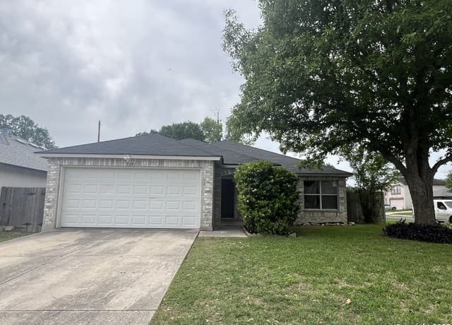 3-bedroom rental at 5251 Senisa Spgs in San Antonio, TX — photo 1