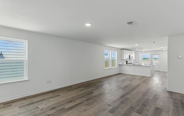 4-bedroom rental at 451 White Heron Way in Marion, TX — photo 5