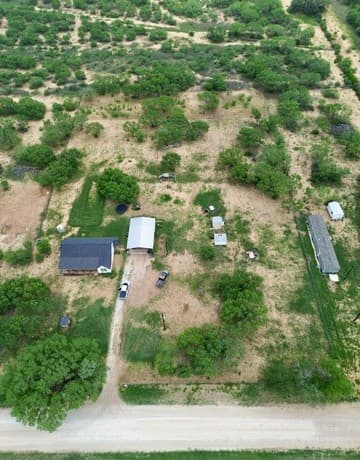 Home for sale at 1213 County Rd 1670 in Moore, TX — photo 2