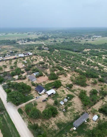Home for sale at 1213 County Rd 1670 in Moore, TX — photo 3