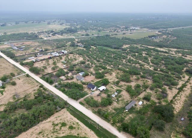 Home for sale at 1213 County Rd 1670 in Moore, TX — photo 4
